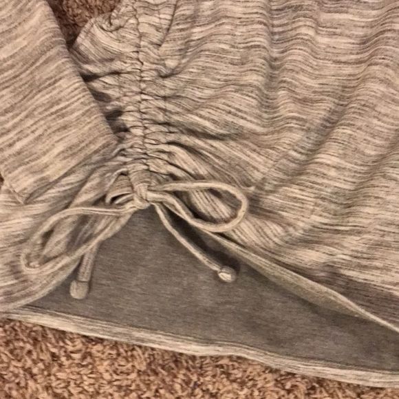 Women’s Reebok Heather Gray Pullover Sweatshirt S - Picture 4 of 8